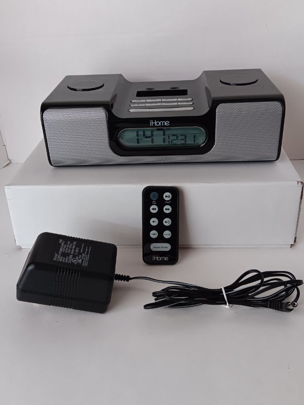 iHome Ih5 Alarm Clock Radio Apple iPod Home System with Remote & A/C Adapter